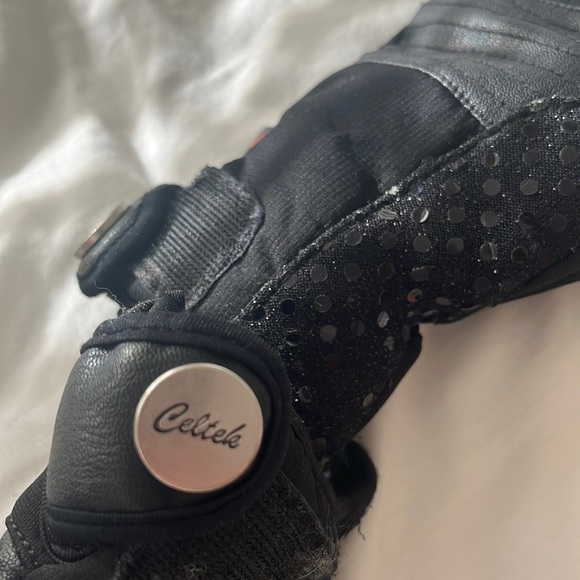 CELTEK premium black insulated ski/ snowboarding gloves with sequin trim - Picture 4 of 7
